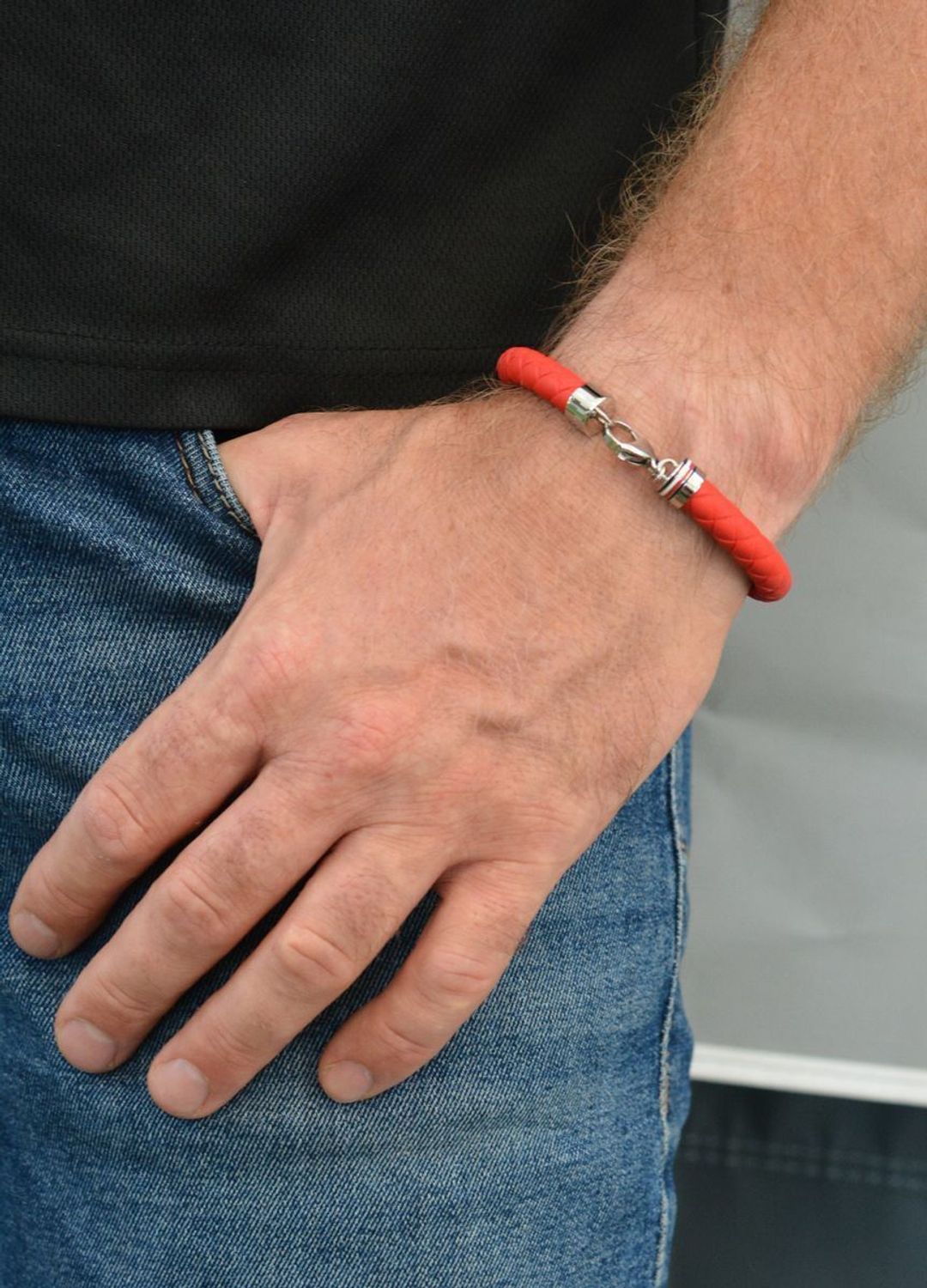 Bransoletka męska Tommy Hilfiger silikonowa czerwona plecionka 2790556. Bransoletka męska plecionka. Męska bransoletka czerwona. Oryginalna biżuteria z Tommiego Hilfingera. Męska bransoletka Tommy Hilfiger..jpg