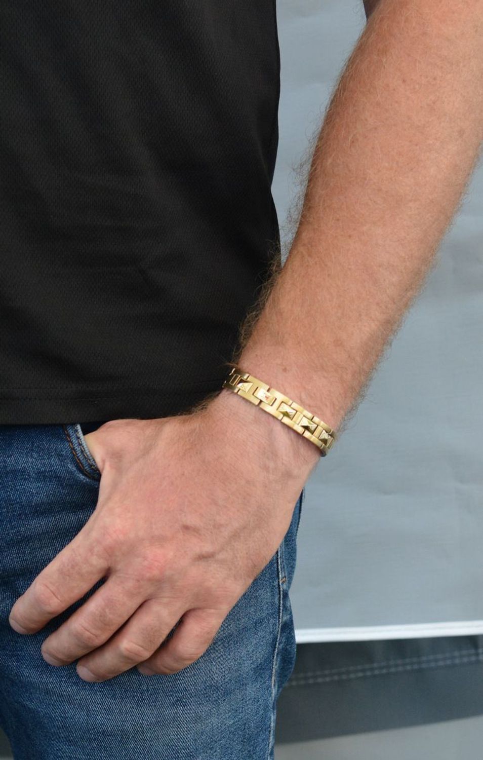 Bransoletka męska Tommy Hilfiger stalowa pozłacana w ćwieki 2790567. Bransoletka męska złota ze stali. Oryginalna biżuteria z Tommiego Hilfingera. Męska bransoletka Tommy Hilfiger. Bransoletka w złotym kolorze męska..jpg