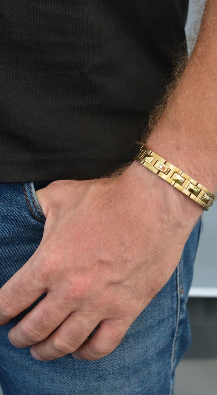 Bransoletka męska Tommy Hilfiger stalowa pozłacana w ćwieki 2790567. Bransoletka męska złota ze stali. Oryginalna biżuteria z Tommiego Hilfingera. Męska bransoletka Tommy Hilfiger. Bransoletka w złotym kolorze męska..jpg