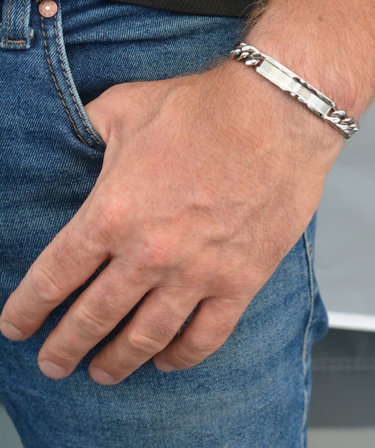 Bransoletka męska Tommy Hilfiger stalowa pancerka 2790579.  Bransoletka męska srebrna. Oryginalna biżuteria z Tommiego Hilfingera. Męska bransoletka Tommy Hilfiger. Bransoletka w srebrnym kolorze męska..jpg