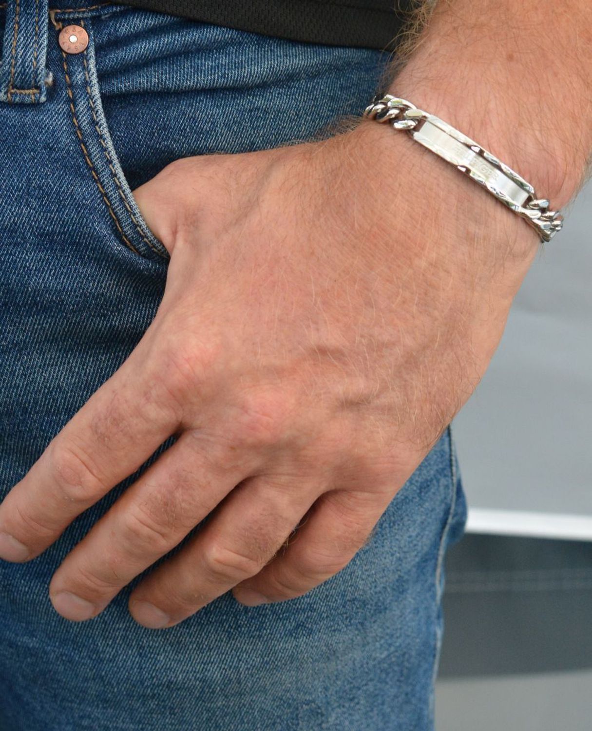 Bransoletka męska Tommy Hilfiger stalowa pancerka 2790579.  Bransoletka męska srebrna. Oryginalna biżuteria z Tommiego Hilfingera. Męska bransoletka Tommy Hilfiger. Bransoletka w srebrnym kolorze męska..jpg