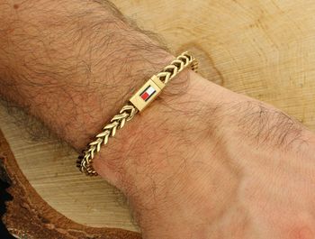 Stylowa złota bransoletka męska Tommy Hilfiger 2790648 z pozłacanej stali. Elegancja, trwałość i nowoczesny design w jednym dodatku.3.jpg