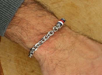 Odkryj bransoletkę męską Tommy Hilfiger Bruce 2790652 – stal szlachetna 316L, męski splot, magnetyczne zapięcie i klasyczny styl. Idealna do eleganckich i codziennych stylizacji. Sprawdź te3.jpg