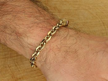 Tommy Hilfiger 2790653 – złota męska bransoletka z kolekcji Bruce Chain. Stal szlachetna, trwała powłoka IP, magnetyczne zapięcie, detale w barwach TH. Nowoczesna elegancja dla świadomego st.jpg