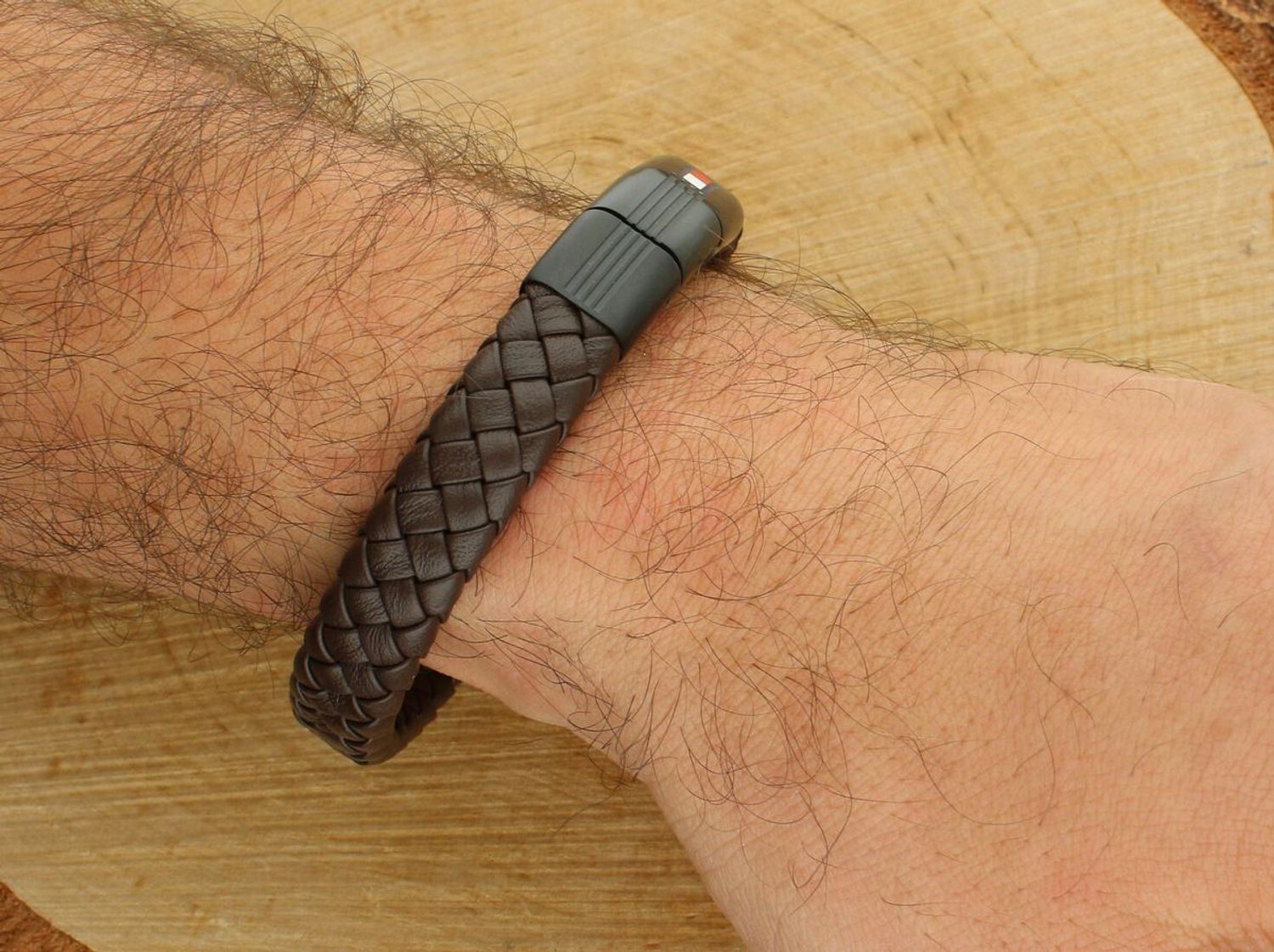 Czarna skórzana bransoletka męska Tommy Hilfiger 2790662 ze stali nierdzewnej. Nowoczesny styl, elegancja i komfort w jednym dodatku.1.jpg