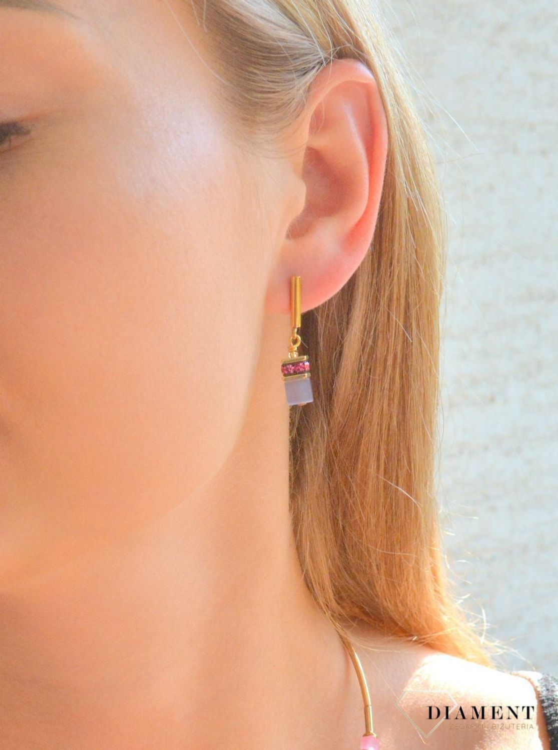 Kolczyki damskie Coeur de Lion GeoCUBE® GeoCUBE® Iconic Layer 2810211500. Kolczyki stalowe Coeur de Lion. Kolczyki z kamieniami. Kolczyki damskie wiszące. Kolczyki dla kobiety na prezent..jpg