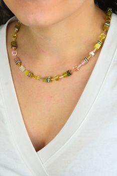 Naszyjnik Coeur de Lion GeoCUBE® Iconic 283810-0901 złoty – Swarovski®, oliwkowy (1).jpg