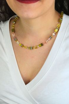 Naszyjnik Coeur de Lion GeoCUBE® Iconic 283810-0901 złoty – Swarovski®, oliwkowy (3).jpg