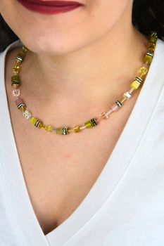 Naszyjnik Coeur de Lion GeoCUBE® Iconic 283810-0901 złoty – Swarovski®, oliwkowy (5).jpg