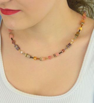 Naszyjnik damski GeoCUBE® Iconic Mocha Mousse z syntetycznym tygrysim okiem i kryształami Swarovski®. Ręcznie wykonany złoty naszyjnik COEUR DE LION z regulacją i certyfikatem (1).JPG
