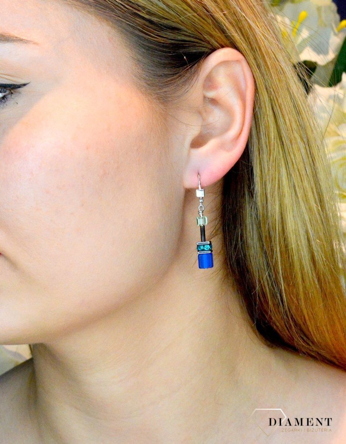 Kolczyki damskie Swarovski Coeur De Lion granatowe 2838200705. Piękne kolczyki z kolekcji GeoCUBE zdobione kryształami Swarovski®. Darmowa dostawa. Kolczyki ze stali..jpg