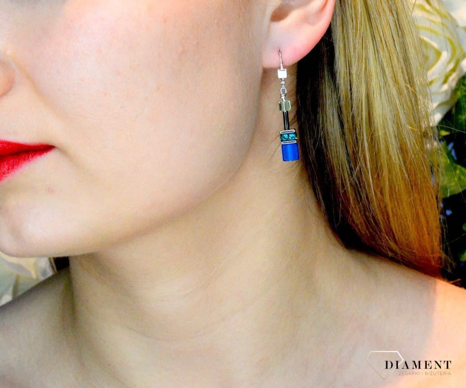 Kolczyki damskie Swarovski Coeur De Lion granatowe 2838200705. Piękne kolczyki z kolekcji GeoCUBE zdobione kryształami Swarovski®. Darmowa dostawa. Kolczyki ze stali..jpg