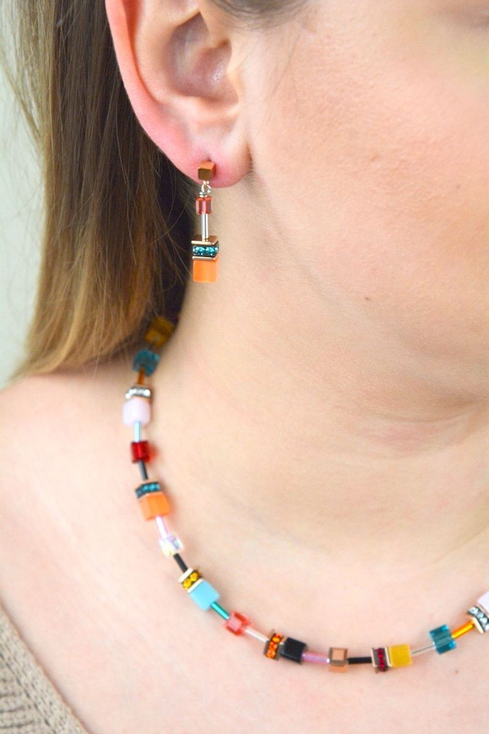 Kolczyki damskie Swarovski Coeur De Lion tygrysie oko-różowe złoto 2838211582. Biżuteria idealna zarówno na eleganckie, jak i niezobowiązujące okazje, wykonana z połyskujących kryształów Swarovski®. Idea.jpg