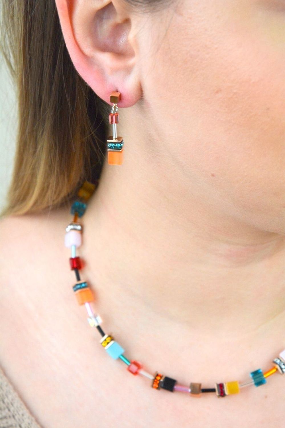 Kolczyki damskie Swarovski Coeur De Lion tygrysie oko-różowe złoto 2838211582. Biżuteria idealna zarówno na eleganckie, jak i niezobowiązujące okazje, wykonana z połyskujących kryształów Swarovski®. Idea.jpg