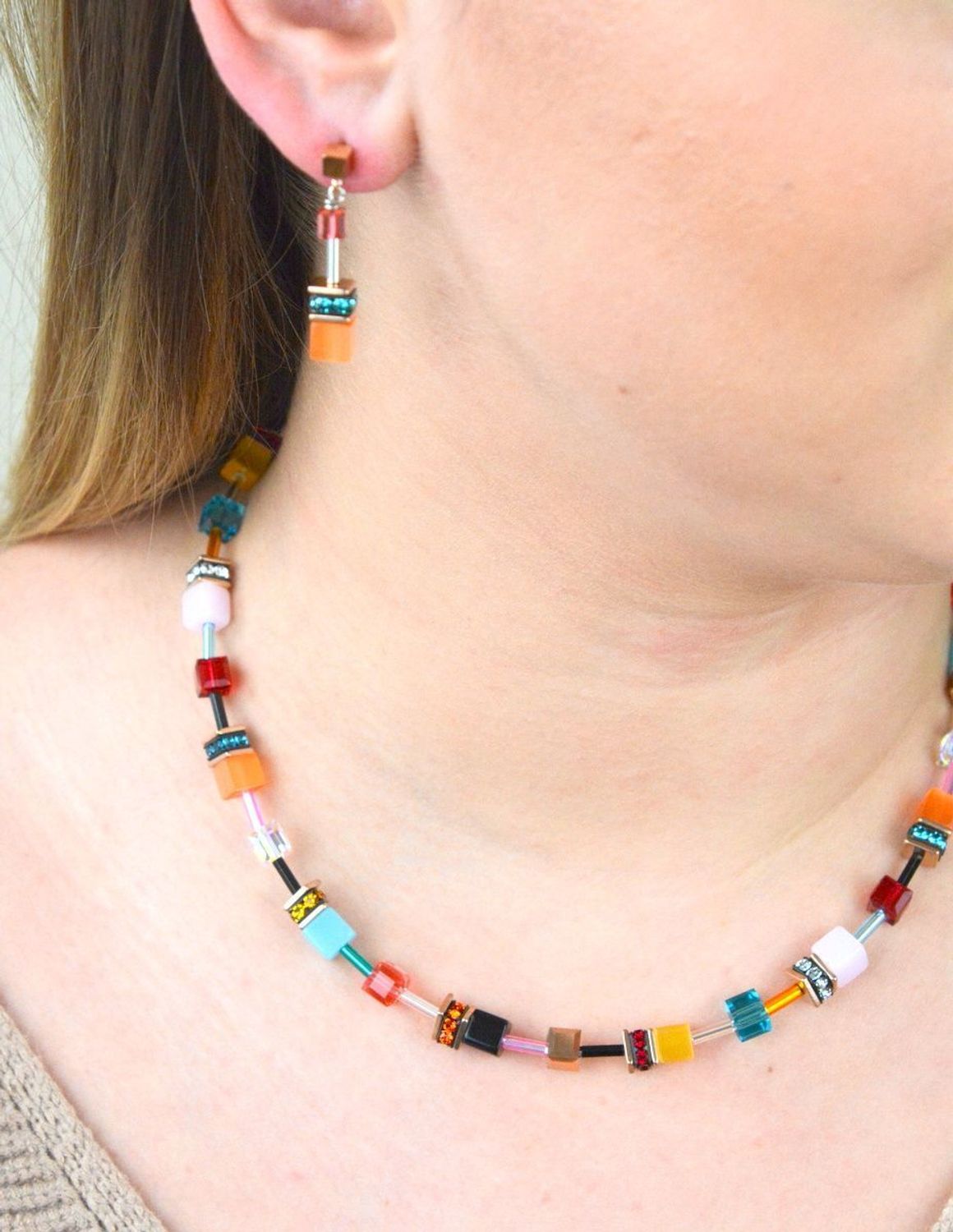 Kolczyki damskie Swarovski Coeur De Lion tygrysie oko-różowe złoto 2838211582. Biżuteria idealna zarówno na eleganckie, jak i niezobowiązujące okazje, wykonana z połyskujących kryształów Swarovski®. Idea.jpg