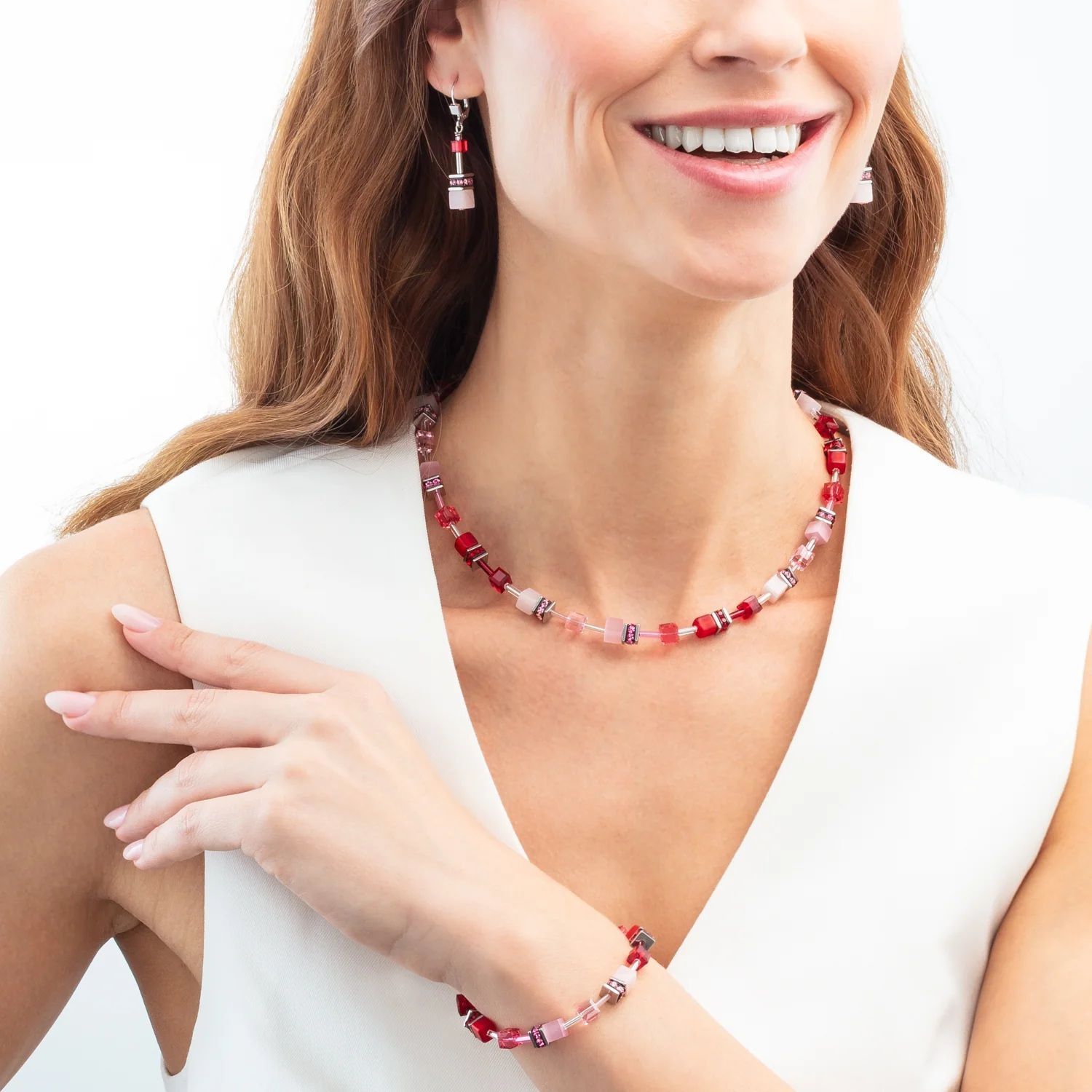 Bransoletka damska Coeur de Lion GeoCUBE® Iconic 2838301903 – czerwona elegancja ze stali chirurgicznej.jpg