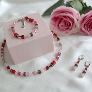 Bransoletka damska Coeur de Lion GeoCUBE® Iconic 2838301903 – czerwona elegancja ze stali chirurgicznejf (2).jpg