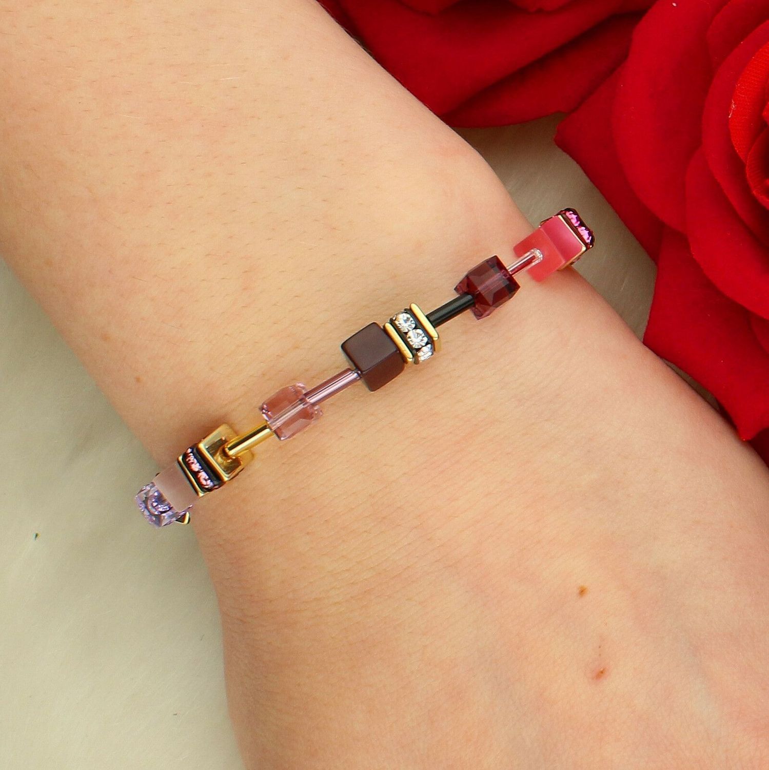 Bransoletka damska Coeur de Lion GeoCUBE® Iconic Frozen Motion 2838301927 – złota, różowo-fioletowa elegancja (1).jpg