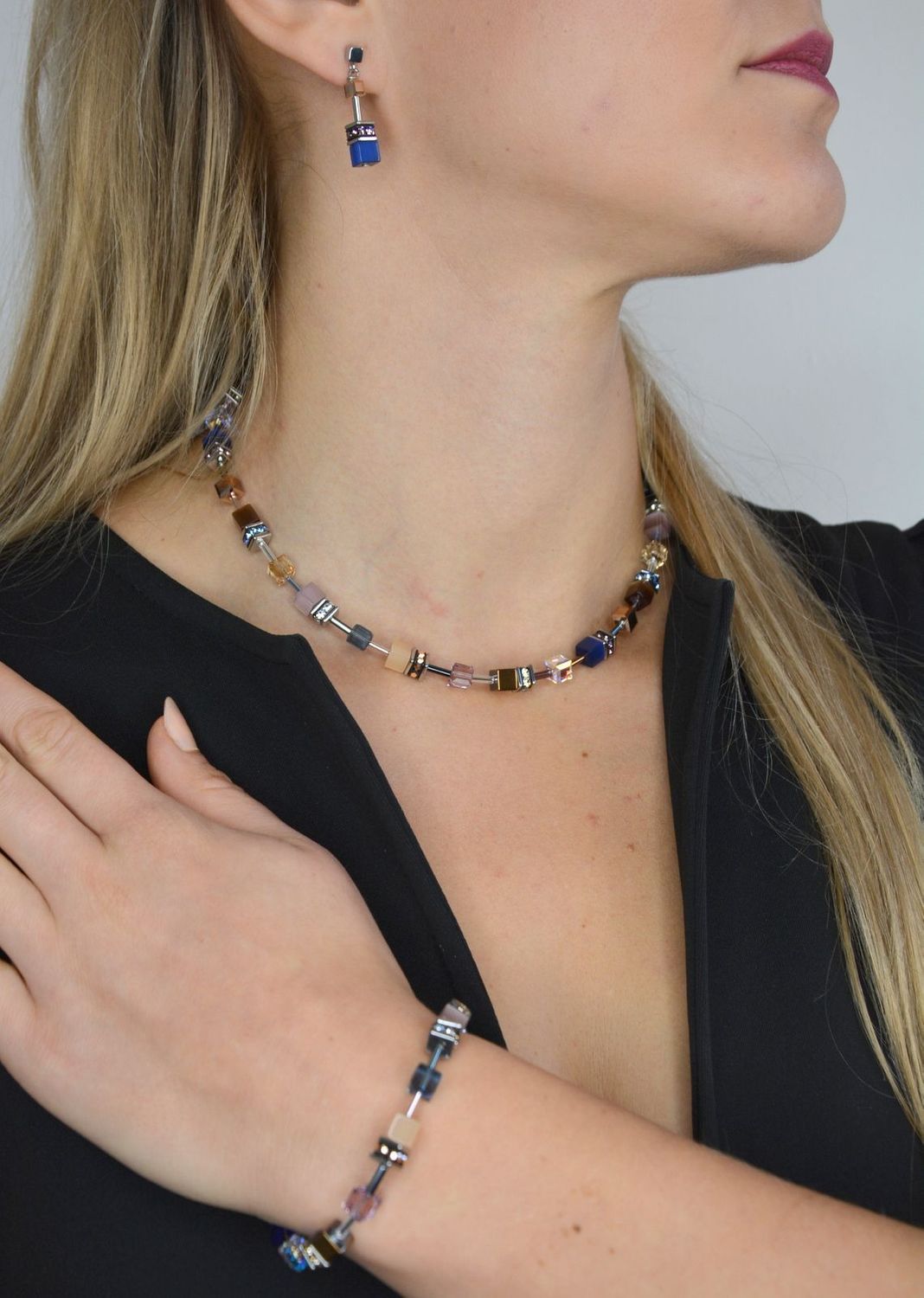 Bransoletka damska Swarovski Coeur De Lion z agatem. Piękna Bransoletka damska Swarovski Coeur De Lion ozdobiona kryształami Swarovski® to idealny pomysł na prezent dla kobiety oraz jako dodatek do wielu styl.jpg