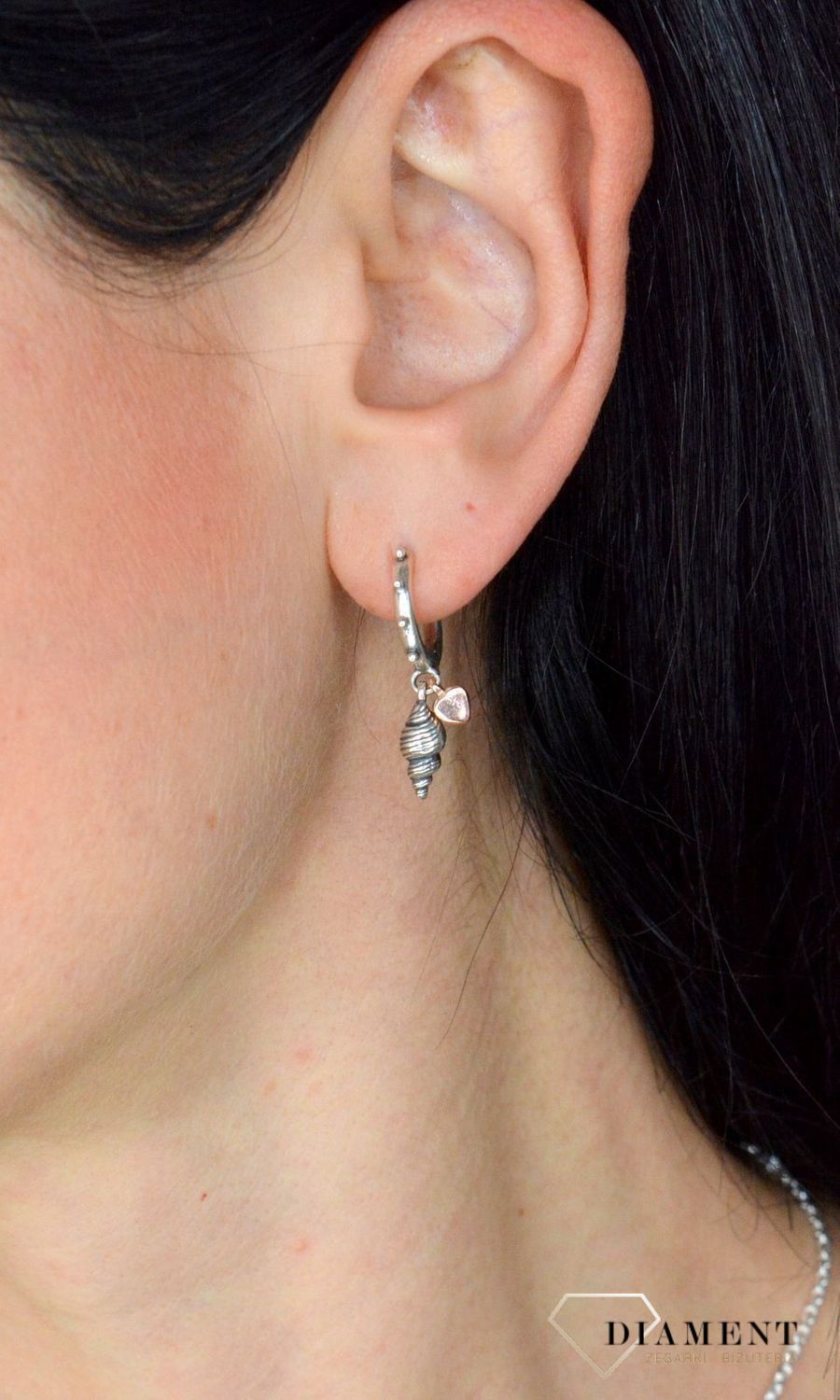 Srebrne kolczyki obręcze z sercami i muszlami 289000C00.jpg