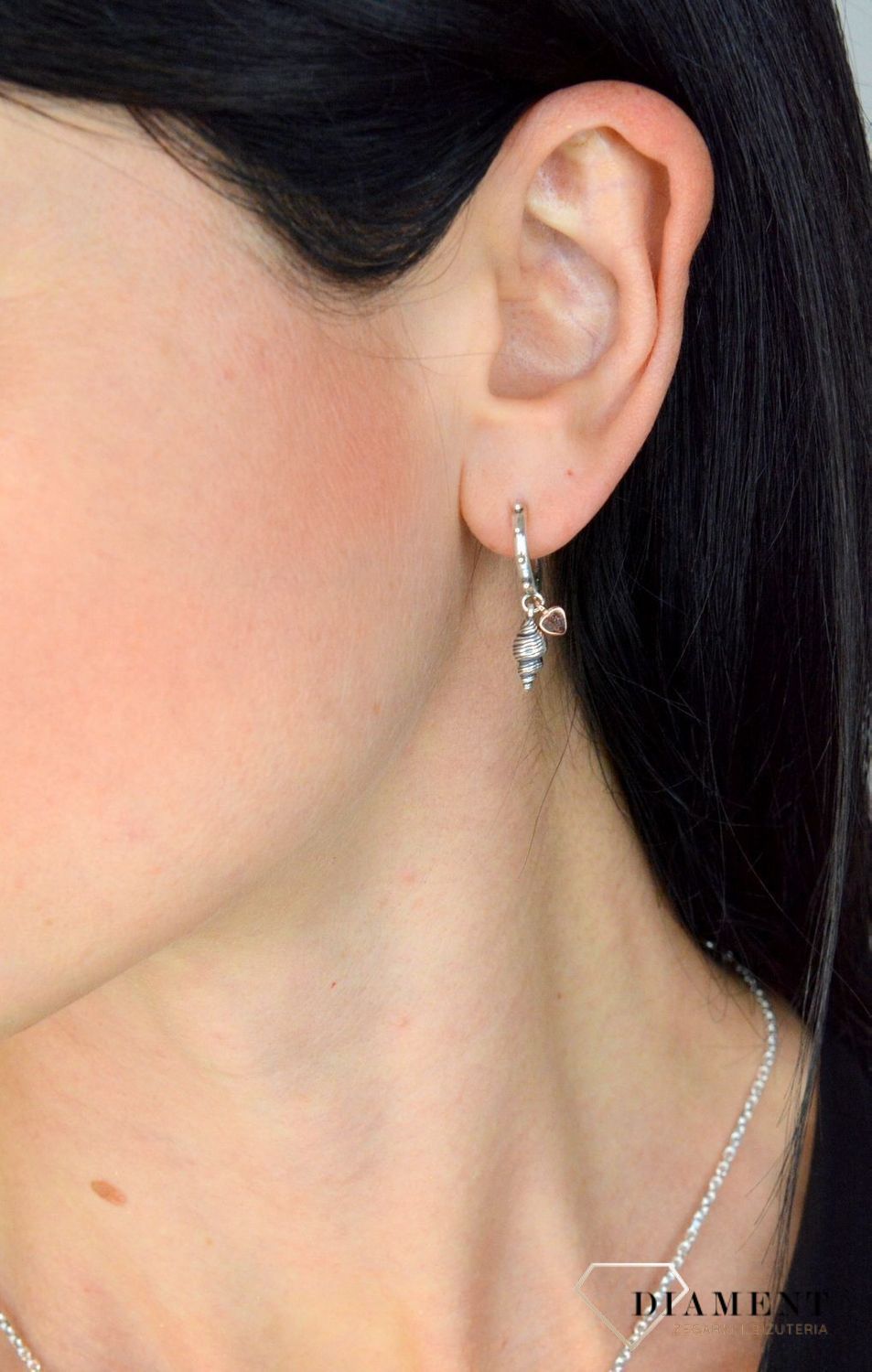 Srebrne kolczyki obręcze z sercami i muszlami 289000C00.jpg