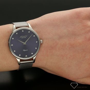 Elegancki zegarek damski z kopertą w kolorze niebieskim, z modnymi indeksami w postaci drobnych cyrkonii. Idealny pomysł na prezent dla kobiety (5).jpg