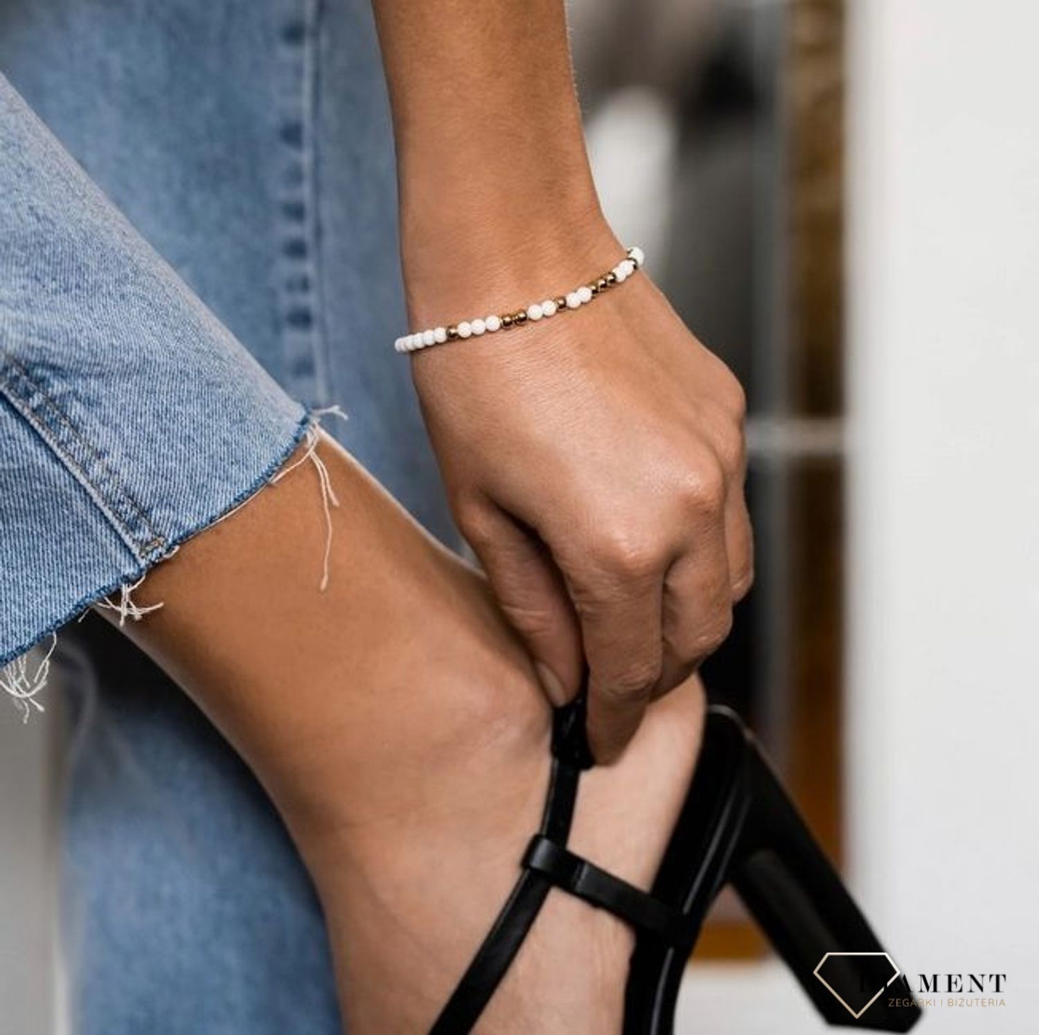 Srebrna bransoletka TI SENTO białe kamienie z pozłacanymi kuleczkami 2908WY (1).jpg