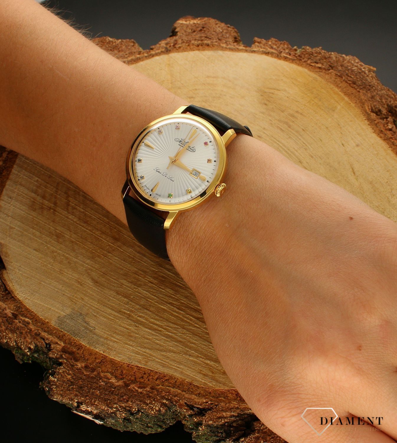 Zegarek damski Atlantic Sealine 29355.45.29LBK wyposażony jest w kwarcowy mechanizm, zasilany za pomocą baterii. Posiada bardzo wysoką dokładność mierzenia czasu +- 10 sekund w przeciągu 30 dni..webp