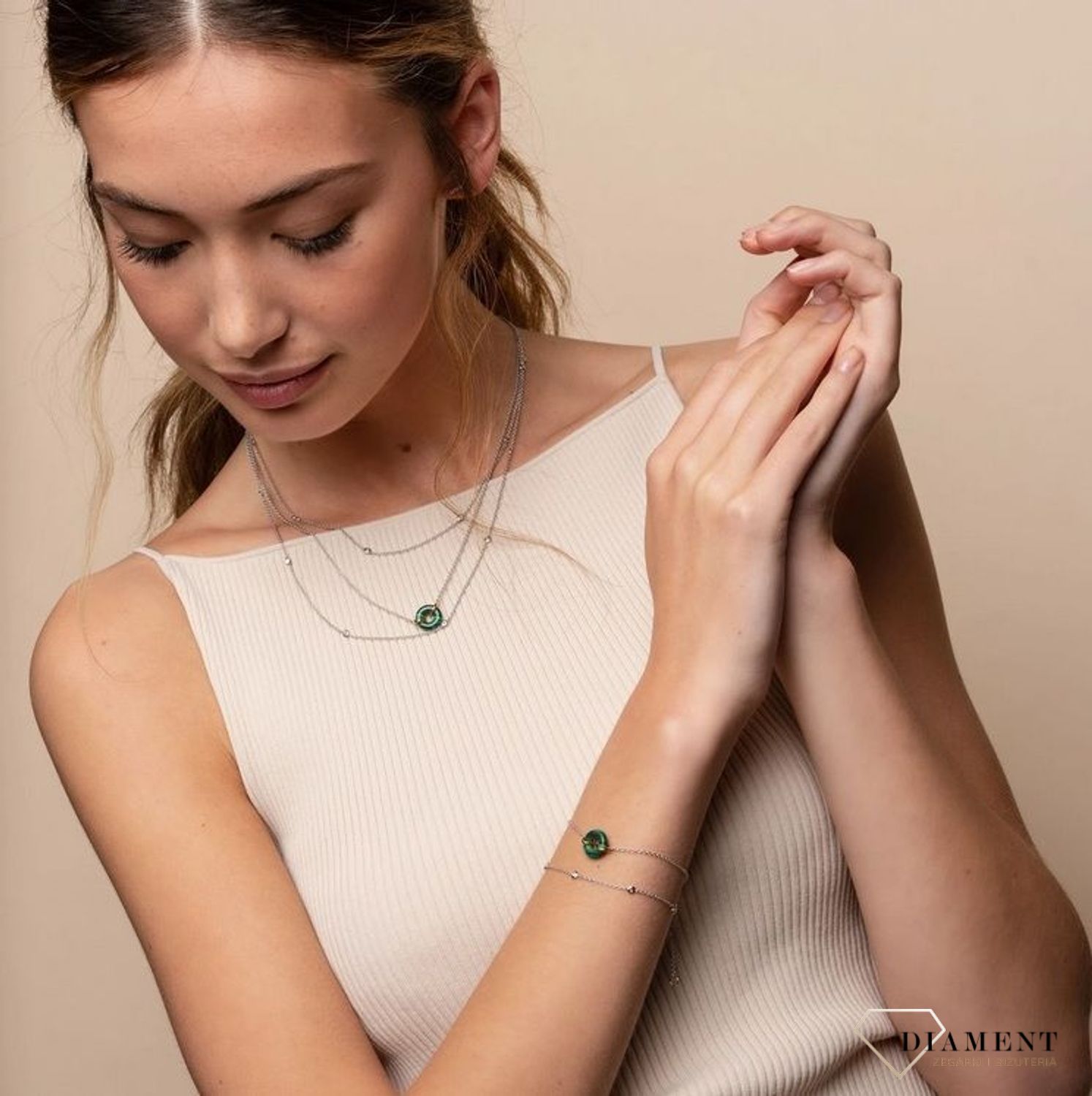 Srebrna bransoletka TI SENTO z malachitem 2968MA. Srebrna bransoletka damski składa się z delikatnego łańcuszka ozdobionego (2).jpg