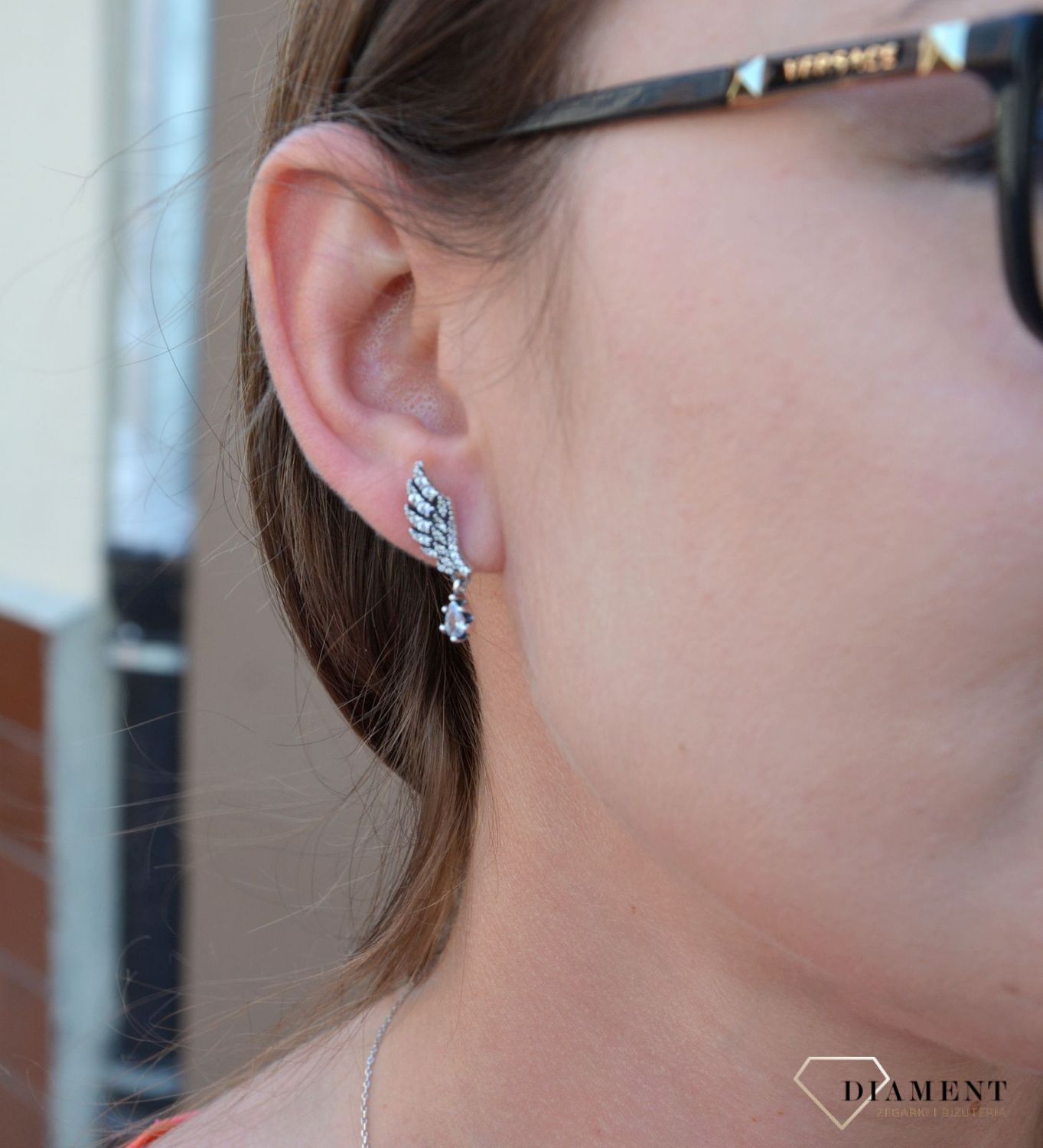 Srebrne kolczyki skrzydełka na sztyft z cyrkonią 298493C01.jpg