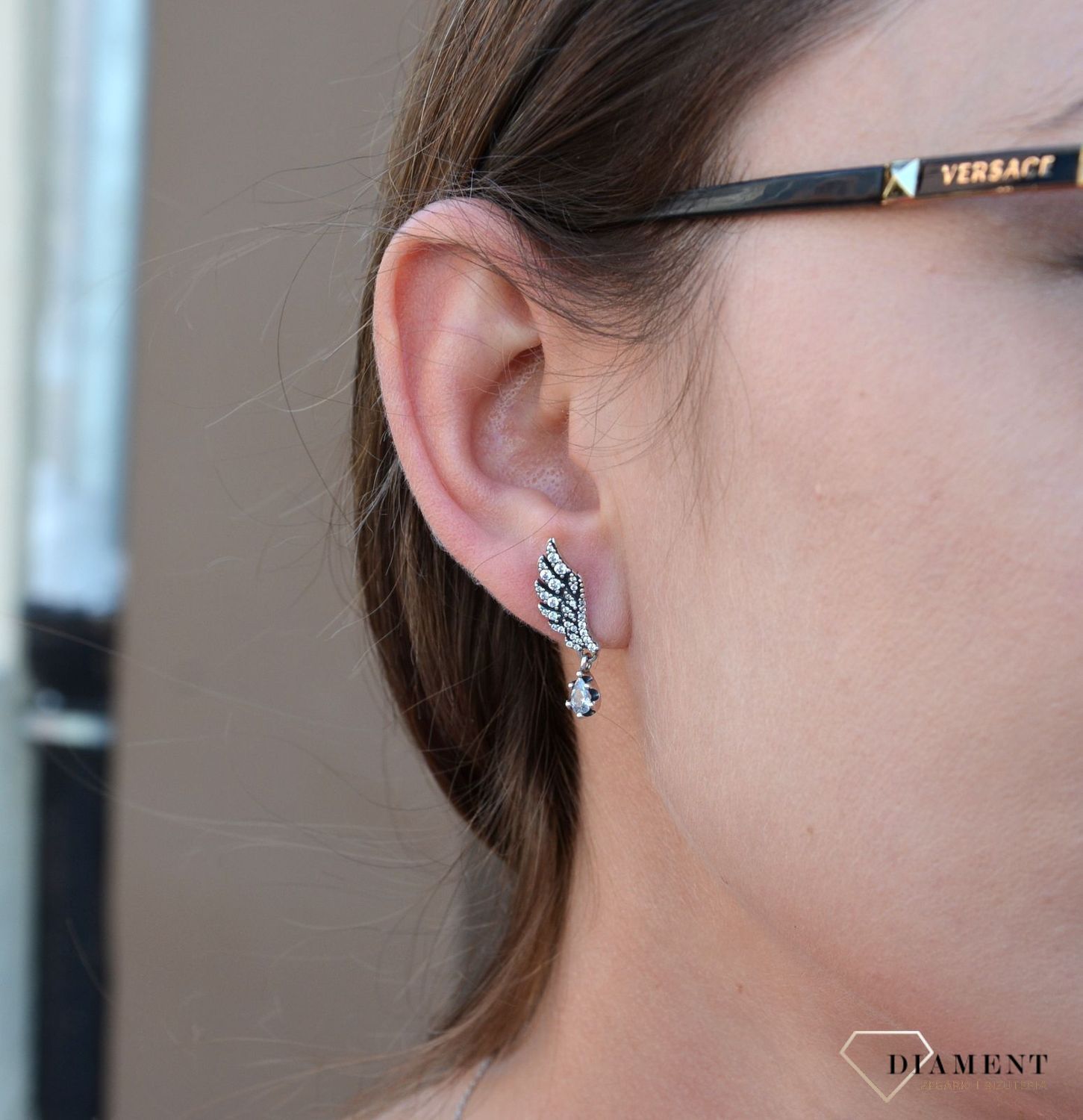 Srebrne kolczyki skrzydełka na sztyft z cyrkonią 298493C01.jpg