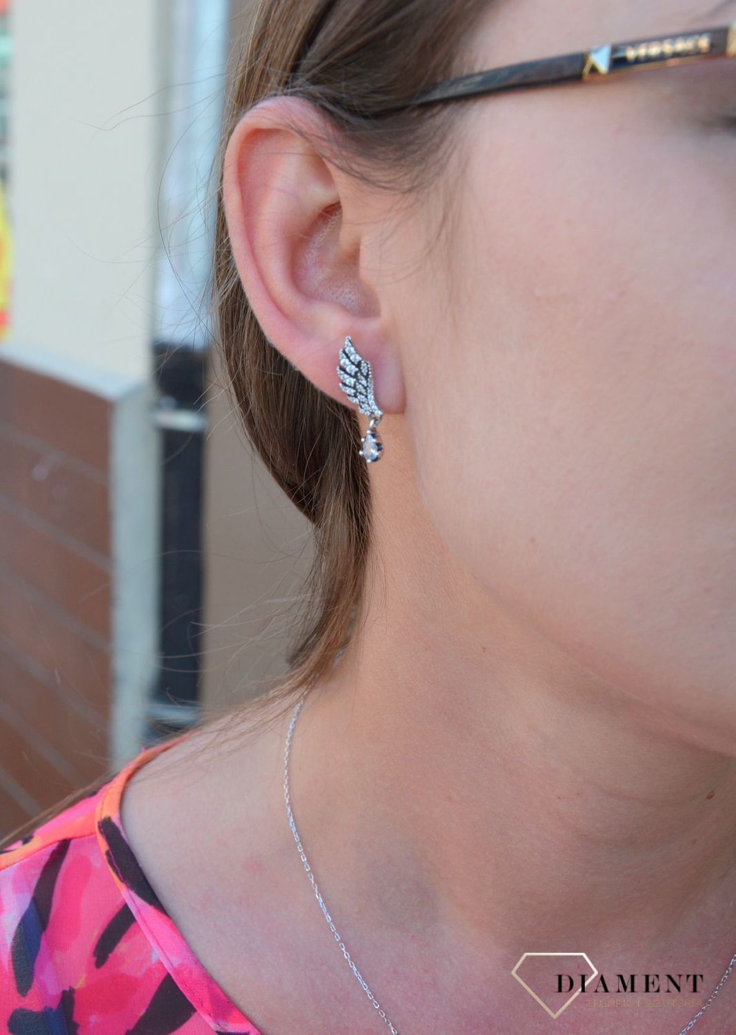 Srebrne kolczyki skrzydełka na sztyft z cyrkonią 298493C01.jpg