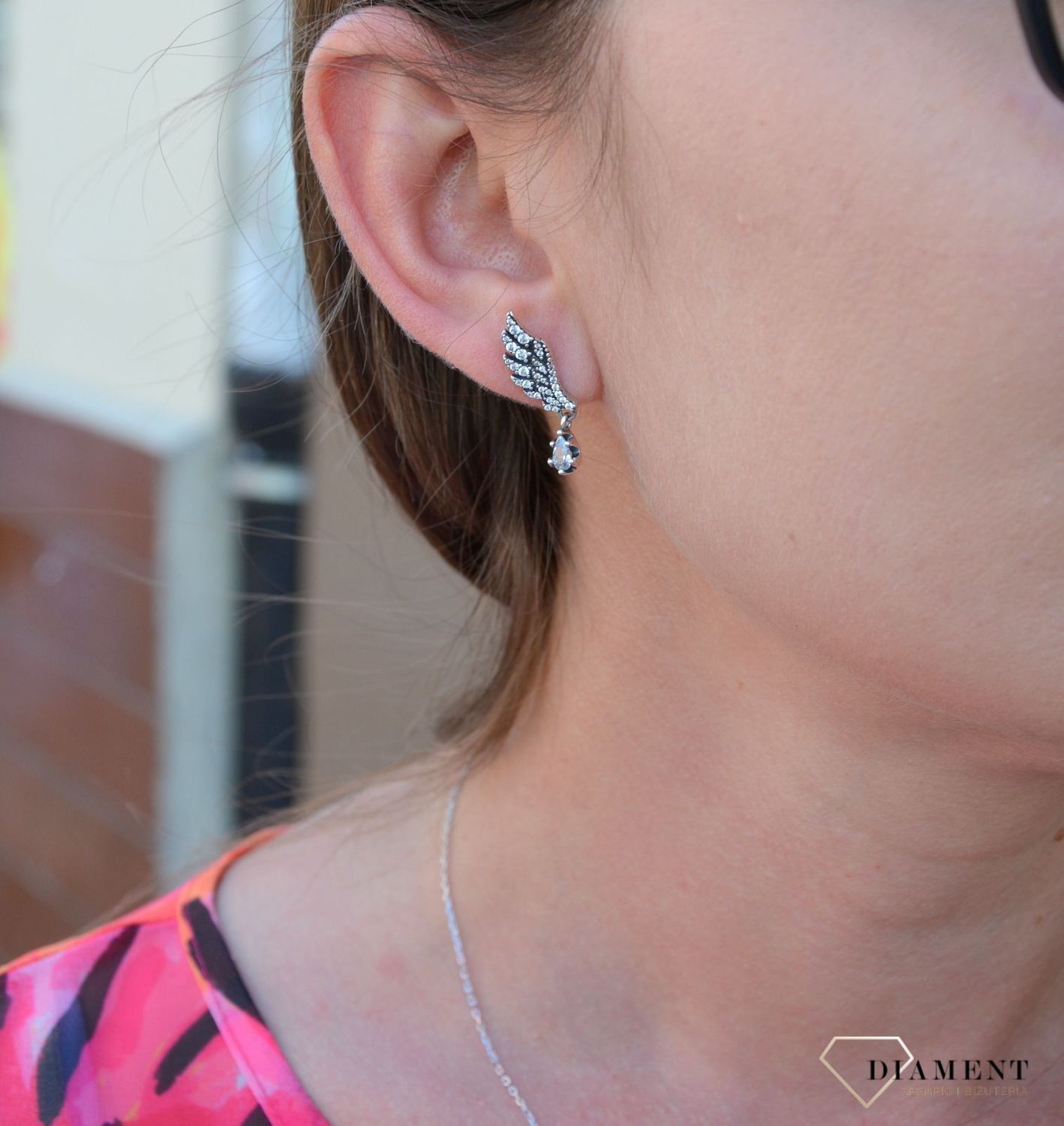 Srebrne kolczyki skrzydełka na sztyft z cyrkonią 298493C01.jpg