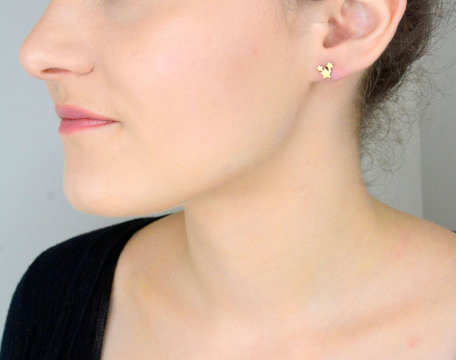 Złote kolczyki przy uchu potrójne gwiazdki 3000095416622- 333 .  Złote kolczyki potrójne  gwiazdki wykonane z wysokiej jakości złota próby 333. Idealny pomysł na prezent dla ukochanej.1.jpg