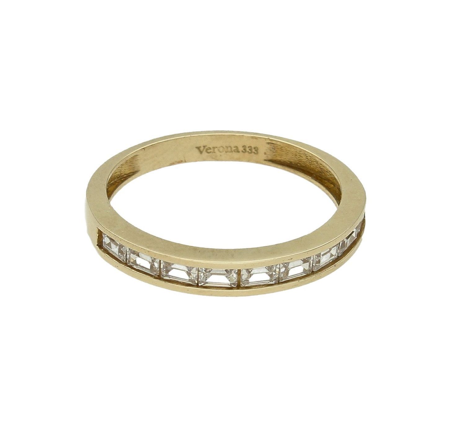 Złoty pierścionek 333 obrączka nowoczesny wzór 3000095434527. Pierścionek został wykonany z najwyższej jakości żółtego złota próby 333 wysadzony białymi cyrkoniami o prostokątnym kształcie. Idealny pierścionek dla każdej kobie (1).jpg