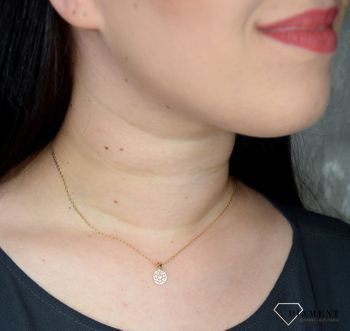 Złota zawieszka 333 okrągły ażur to klasyczny element biżuterii mogącej pięknie ozdobić każdy kobiecy dekolt. To dodatek, który  (3).JPG