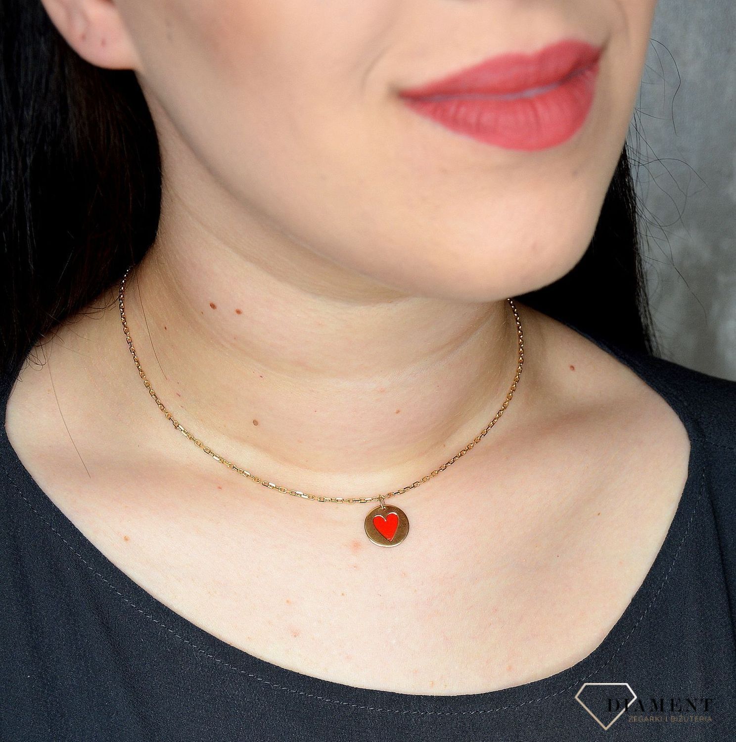 Złota zawieszka 333 serce w kółku z czerwoną emalią 3000130916094.jpg