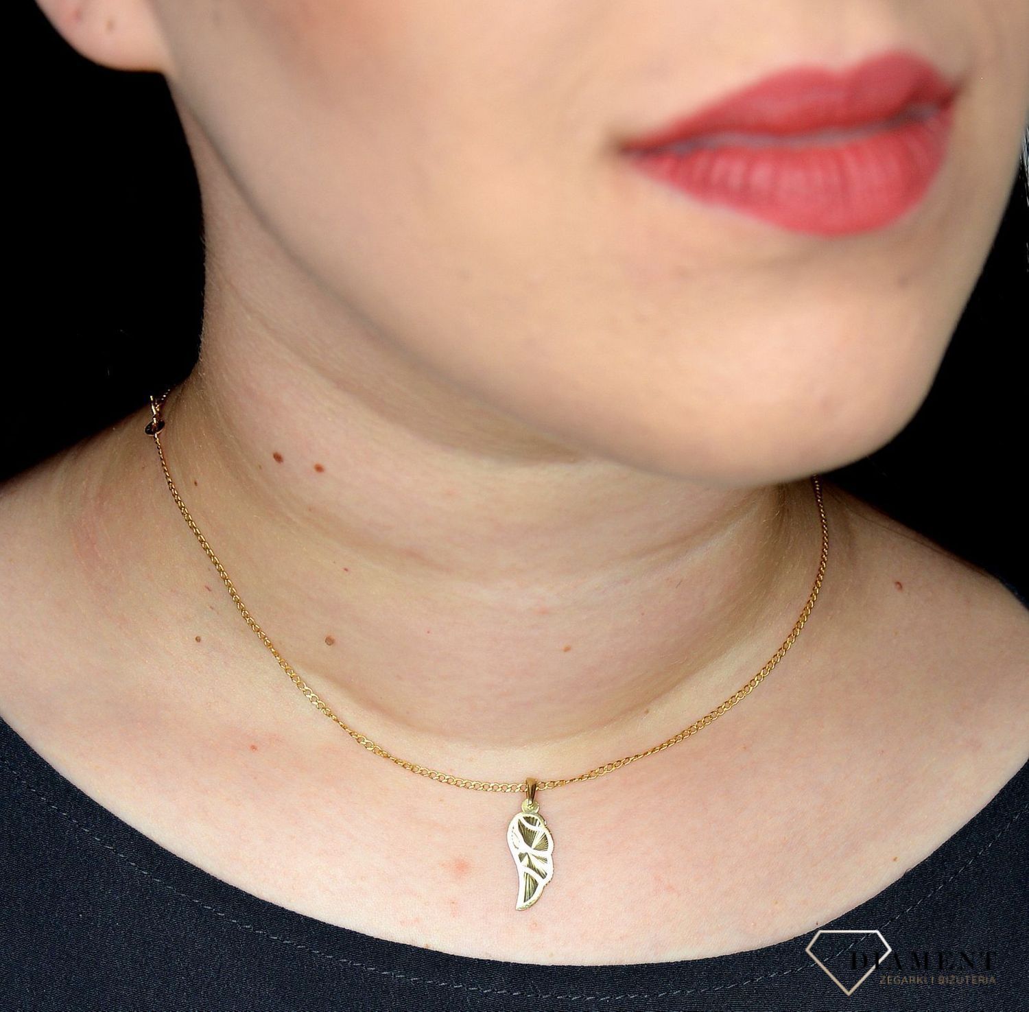 Złota zawieszka 333 grawerowane skrzydełko 3000135805034.jpg