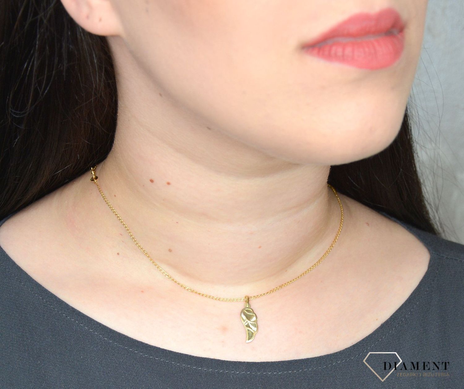 Złota zawieszka 333 grawerowane skrzydełko 3000135805034.jpg