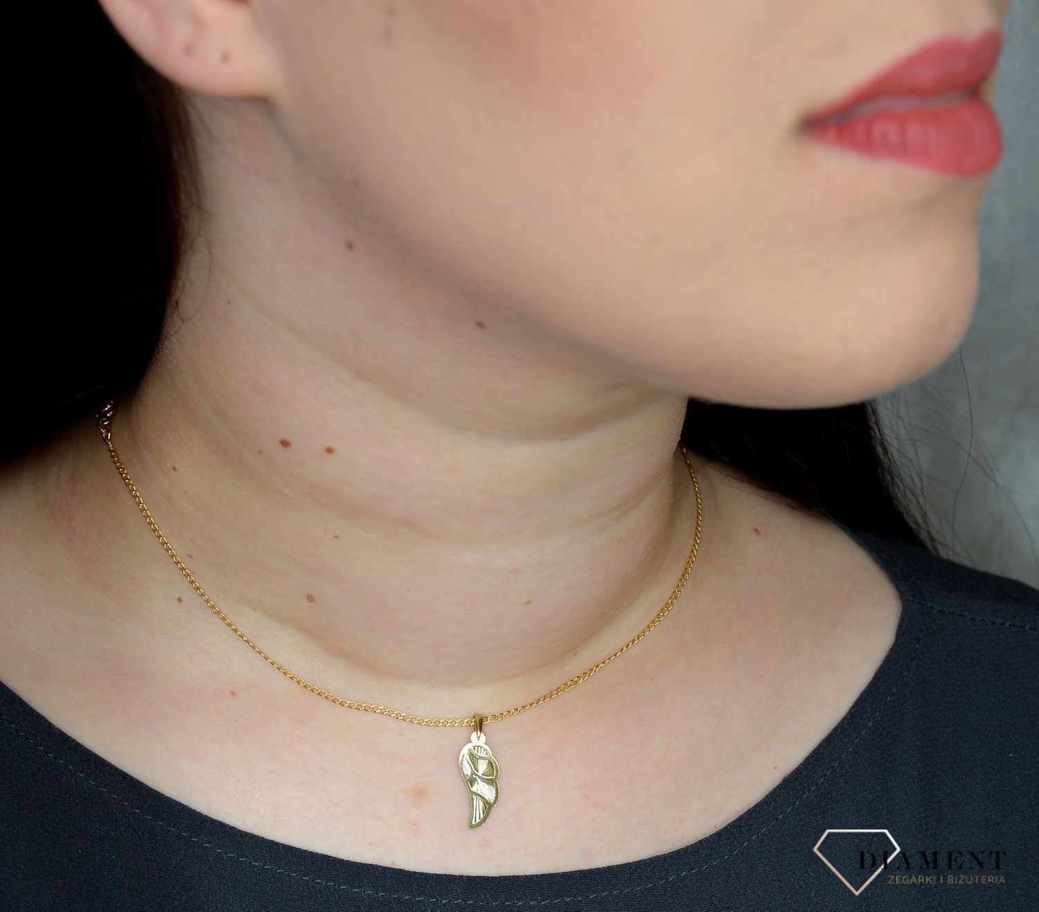 Złota zawieszka 333 grawerowane skrzydełko 3000135805034.jpg