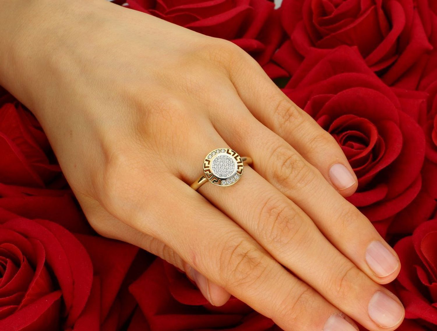 Złoty pierścionek damski 333 z cyrkoniami i drogą grecką  Złoty pierścionek z cyrkoniami. Złoty pierścionek z drobnymi cyrkoniami. Złoty pierścionek damski. 1.jpg