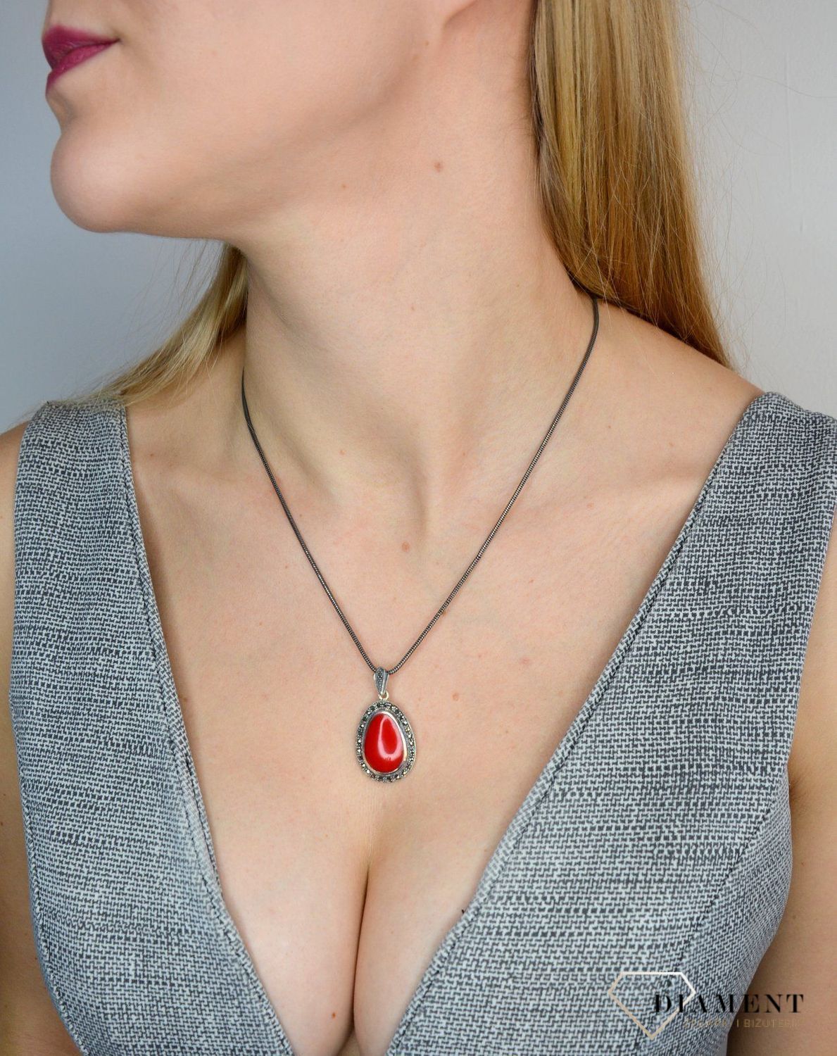 Srebrna zawieszka z markazytami i masą koralową.jpg