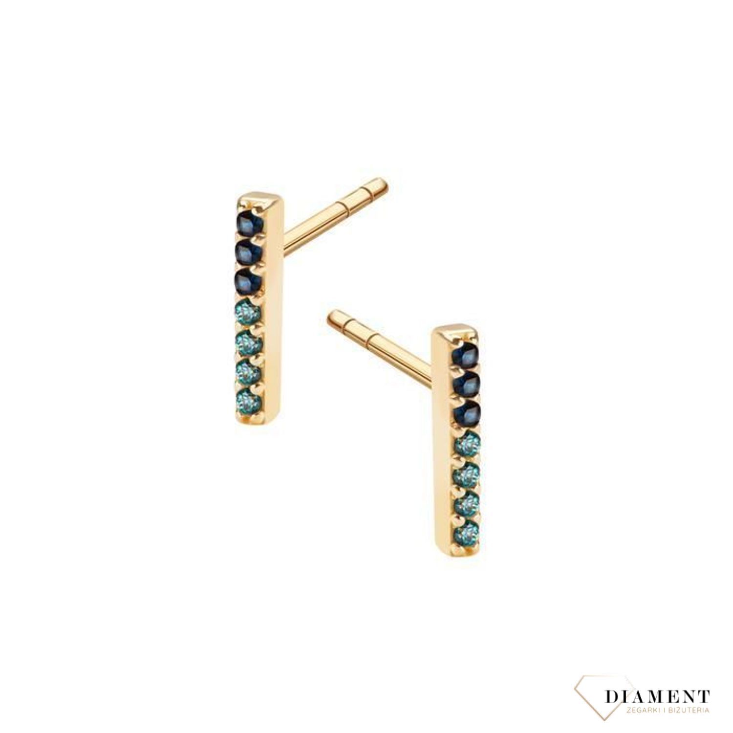 Złote kolczyki celebrytki w kształcie patyczków ozdobione drobnymi cyrkoniami w niebieskich odcieniach to piękna ozdoba ucha i ciekawy dodatek do wielu stylizacji..jpg