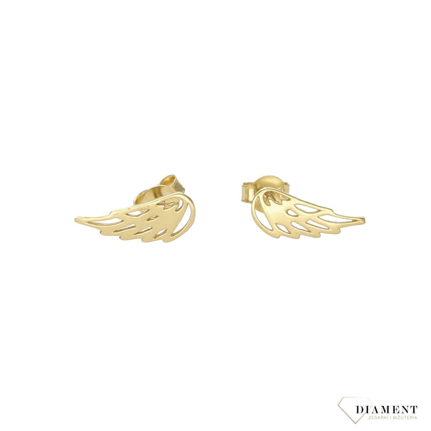 Złote kolczyki celebrytki w formie ażurowych skrzydeł (2).jpg