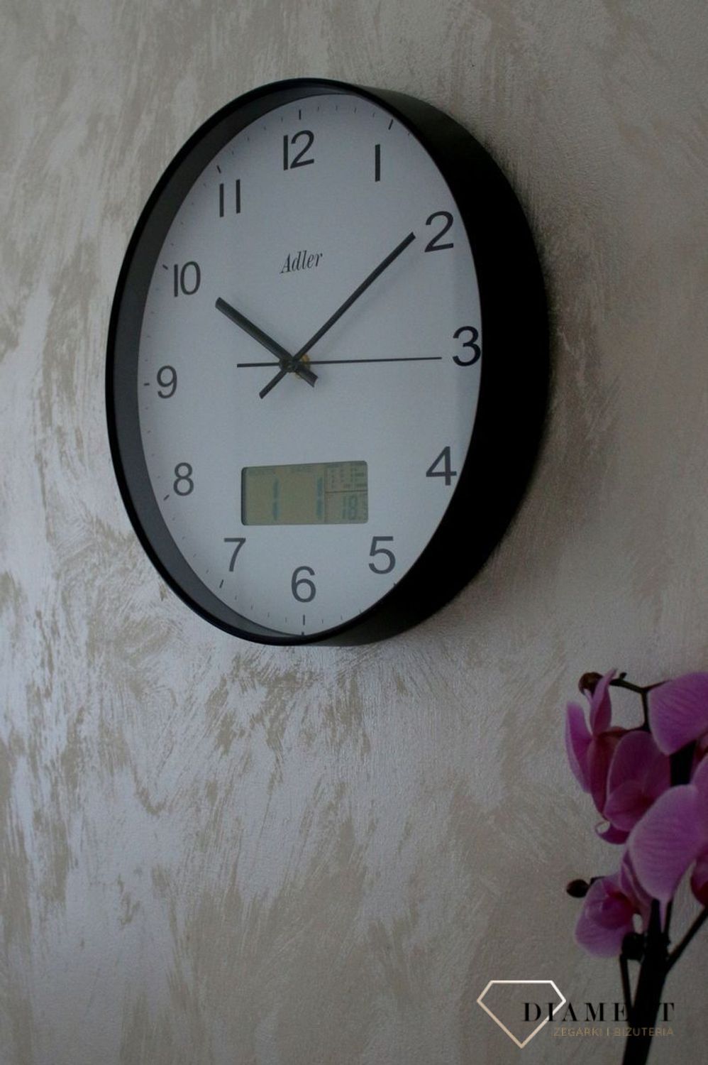 Zegar ścienny okrągły Adler Czarny z datownikiem i termometrem 30172. Zegar ścienny Adler okrągły wyposażony jest w kwarcowy mechanizm, zasilany za pomocą baterii.  (5).JPG