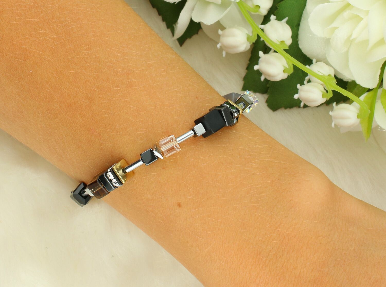 Bransoletka damska Coeur De Lion GeoCUBE® 301730-1211 Precious Motion Stone Whisper złota.jpg