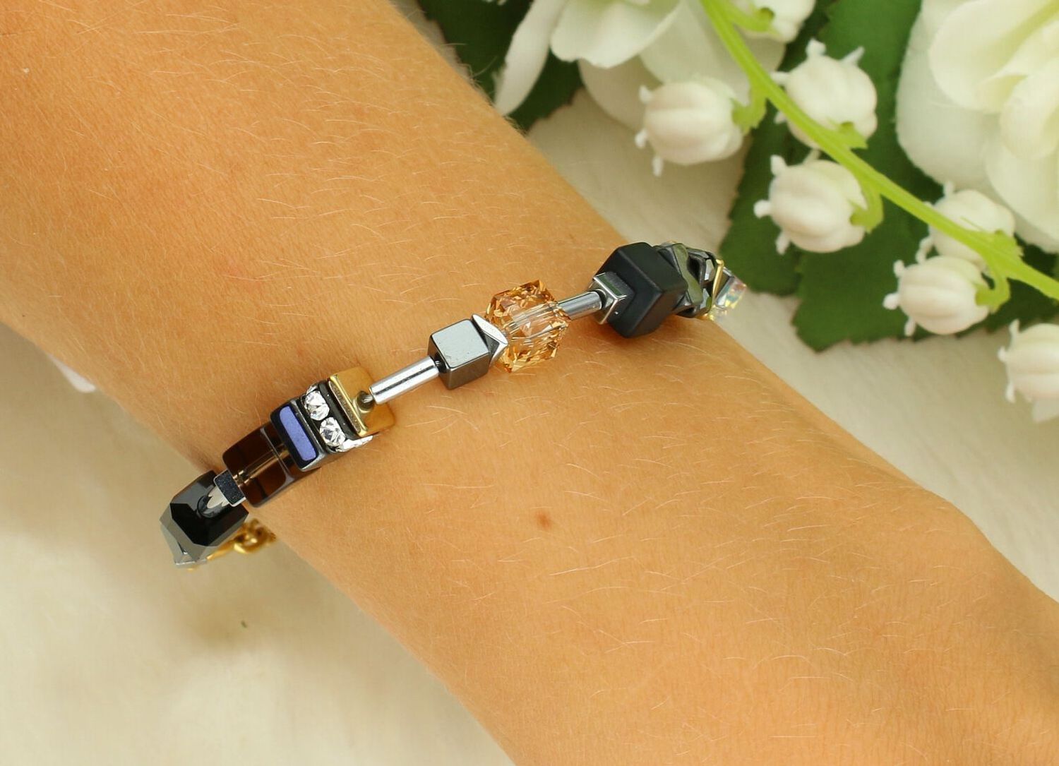 Bransoletka damska Coeur De Lion GeoCUBE® 301730-1211 Precious Motion Stone Whisper złota.jpg