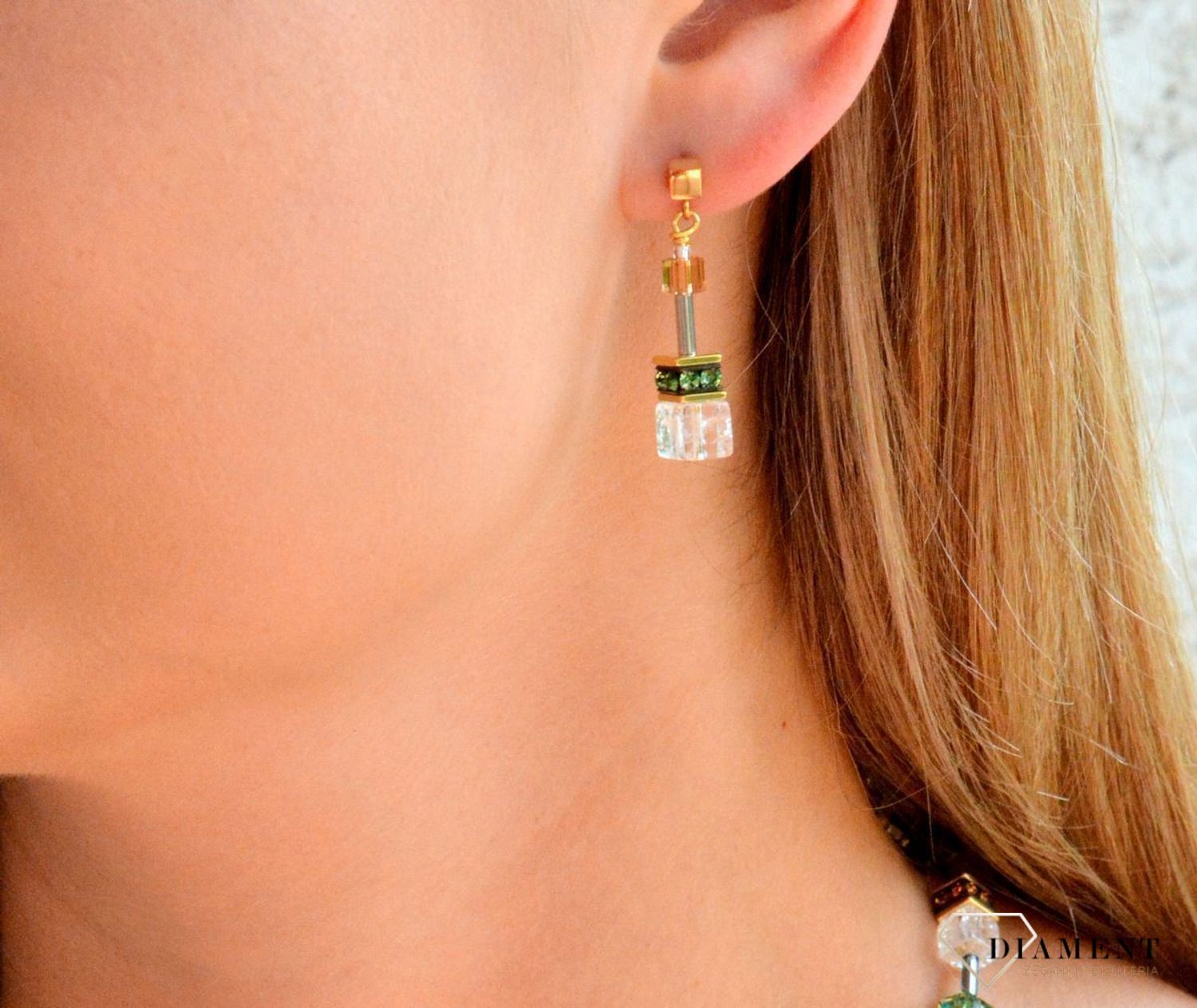 Kolczyki damskie Coeur de Lion GeoCUBE® Iconic Nature brązowo-białe 3018210911.  Kolczyki stalowe Coeur de Lion. Kolczyki z kamieniami. Kolczyki damskie wiszące. Kolczyki dla kobiety na prezent..jpg