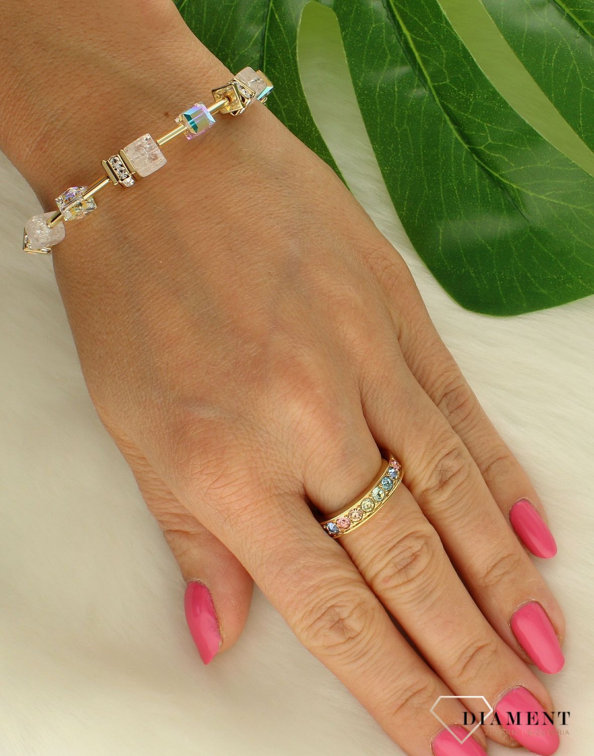 Bransoletka damska Coeur de Lion błyszcząca w złotym kolorze z kryształkami 3018301416.jpg