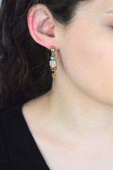 Złote kolczyki Sunray Cube Couture z kryształami Swarovski®. Musujący blask, nowoczesny design i certyfikat autentyczności COEUR DE LION (3).jpg